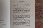 Lesturgeon, A.L. [ Met een GESIGNEERD briefje van de drukker Cees van Dijk ]. - Purpergloed noch Hermelijn. [ Beperkte oplage van 60 ex. ].