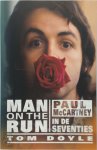 Tom Doyle 77413 - Man on the run Paul McCartney in de seventies
