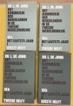 JONG, LOU DE. - Het Koninkrijk der Nederlanden in de Tweede Wereldoorlog. Deel 10 A (eerste en tweede helft)+ B (eerste en tweede helft): Het laatste jaar I en II.