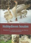 Schippers, Hans L. - Hobbydieren houden  Handboek voor optimale verzorging van kleinvee en landbouwhuisdieren