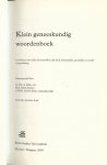 DR P.A.A. KLOK, arts H.E.KLOK- DONKER en C.W.M.EELINK-KLOK ,verpleegkundige - KLEIN GENEESKUNDIG WOORDENBOEK * *ten behoeve van allen die betrokken zijn bij de lichaamelijke,geestelijke en sociale zorgverlening