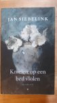 Siebelink, J. - Knielen op een bed violen