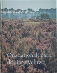 Alings, Wim. foto's Wim van Dijk e.a. - ONS NATIONALE PARK DE HOGE VELUWE - geillustreerd met 160 foto's en tekeningen