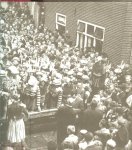 Tijdink, A.A.M. Ton met Voorwoord  van Erik Mentink Voorzitter - Pas op de Buren  1e Druk  uit 1999  Over de rivaliteit tussen Lichtenvoorde en Groenlo.