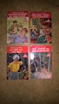Heide, Willy van der - Een vliegtuigsmokkel met verrassingen (B25) , Arie roos wordt geheimagent (B11) , Ali roos als arie baba (B29) , Drie jongens als circusdetective (B8) Heide, Willy van der - Een vliegtuigsmokkel met verrassingen (B25) , Arie roos wordt geheimagent (B11) , Ali roos als arie baba (B29) , Drie jongens als circusdetective (B8)
