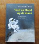 Vanden Heede, Sylvia & Tolman, Marije - Wolf en Hond op de maan - Een verhaal van Wolf en Hond aangevuld met weetjes over de ruimte