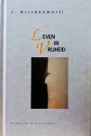 Krishnamurti , Jiddu .  [ isbn 9789069633732  ] 1213  ( Tijdloze Klassiekers . ) In handzaam formaat . - Leven in Vrijheid . ( J. Krishnamurti boeit en inspireert nog immer. Zijn nimmer aflatende appel aan de mens om zelf de verantwoordelijkheid op zich te nemen voor zijn eigen ontwikkeling was reeds aanwezig in de eerste kampvuurtoespraken die hij  -