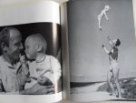 Reich, Hanns (fotografie); Beugel, Ina van der (tekst) - Vader en kind. - Een [Prachtig] NBC-fotoboek.