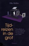 Müller , Elke .   [ isbn 9789086870431 ] - Tijdreizen in de Grot . ( Virtualiteit en lichamelijkheid van panorama tot CAVE . ) Filosofie begint in de grot. Filosofe Elke Müller geeft een opmerkelijke en verrassende wending aan dit aloude inzicht. -