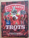Willy Berends en Jasper van de Bult - FC Twente  - Trots -  Het officiële jaarboek van FC Twente seizoen 2010-2011