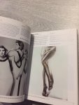 Phaidon Press - Fashion Book