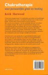 Sherwood , Keith . [ ISBN 9789062290864 ] 4019 - Chakratherapie . ( Voor persoonlijke groei en healing . ) U bent een energiewezen. Uw gedachten, gevoelens en handelingen zijn energetisch van aard - om jezelf te kennen en te weten wat je denkt, voelt en doet, moet je jezelf energetisch kennen. -