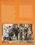 HENK DENTERS  & JOHAN JONGMA - DE 32 JAREN VAN JULIANA een oranje getint tijdsbeeld van 1948-1980
