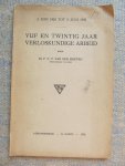 Hoeven, Dr. P.C.T. van der, hoogleeraar te Leiden - VIJF EN TWINTIG JAAR VERLOSKUNDIGE ARBEID