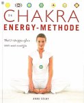Selby , Anna . [ ISBN 9789044317855 ] 4721 - De Chakra Energy - Methode . ( Met 7-stappenplan voor meer energie . )  Ontdek hoe je met je chakra's kunt werken aan je gezondheid, harmonie en geluk Veilige, effectieve technieken en oefeningen voor het regularen van je energiestromen -