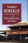 KENEALLY, THOMAS - Een stadje aan de rivier