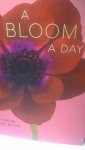 Lythberg, Billie  Northfield, Sian Photography: Dongen, Ron van - A Bloom a Day / A Fortune-Telling Birthday Book