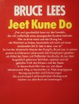 Lee , Bruce . [ ISBN 9783806804409 ] 2319 - Bruce Lees . ( Jeet Kune Do . )  ,,Frei und ganzheitlich kan nur der handeln, der sich auberhalb eines einengenden Systems befindet. Wer es ernst meintund den Drang hat, die Wahrheit zu finden, beschränkt sich nicht suf einen bestimmten Stil.