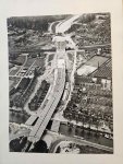  - Infrastructuur en planologie van de ringweg Groningen. Plannen en fotografie. Convoluut bestaande uit plannen, nota's en orig. foto's uit privébezit.