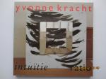 Boeye, Clariet - Yvonne Kracht : intuïtie / ratio.  Deze uitgave is verschenen bij de retrospectieve tentoonstelling Yvonne Kracht, intuïtie en ratio, Van Reekummuseum, Aeldoorn ,1989  (Gesigneerd exemplaar)