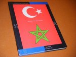 Triesscheijn, Ton J.M.; Hellen van der Wal (red.) - Turken, Marokkanen, Nederlanders een cursus voor dienstverleners.