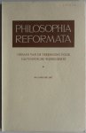 Hoeven J van der, Eikema Hommes H J van, Troost A  e.a. - Philosophia Reformata Orgaan van de vereniging voor Calvinistische Wijsbegeerte  42e Jaargang 1977 Met krantenknipsel Antwoord op Kritische aantekeningen bij de wijsbegeerte der wetsidee, van prof Dr  J Douma door A Troost