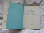 Josef SADIL; Káča POLÁČKOVÁ; Luděk Pešek - The Moon and the Planets ... Illustrated by Luděk Pešek. (Translated by Káča Poláčková.).