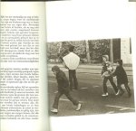 Jongbloed - Lia - van Nuys illustraties. Marjolein Bastin en foto's van Gaston Bastin - Om het kind I .. Kind en gezin  .. Kind en moeder  .. kind en Spel .. Kind en Familie