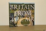 HAWKES, Jason (photographs) / STRUTHERS, Jane (text) - Britain from the Air.