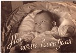  - Het eerste levensjaar. Vooroorlogs (?) reclameboekje voor Molenaar's kindermeel. Met foto's van baby's en kinderen met hun namen en adressen.