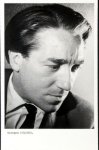 Delerue, Georges: - [Fotografie, Brustbild nach halbrechts]