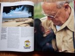 Vos, Paul D.J. de, vert., samenst.en redactie. - Natuurlijk Afrika. Met foto impressies van Prins Bernhard.