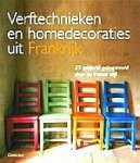 Sloan, Annie.  [ isbn 9789021338187 ]  inv  0417 - Verftechnieken en Homedecoraties uit Frankrijk . (  25 Projecten geïnspireerd door de Franse stijl . )  Met de Franse slag zou je denken, maar niets is minder waar; Annie Sloan toont op een eenvoudige manier hoe je kasten, tafels, stoelen, bedden  -