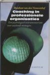 Nieuwenhof, Rombout van den - Coaching in professionele organisaties. Een psychologisch instrumentarium voor coachende managers