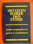 Rothuizen / div schrijvers Heering Okke Jager Puchinger Schippers e.a. - Het leven is meer dan ethiek  studie aangeboden aan prof. dr. G.Th. Rothuizen