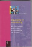Traas, Marinus - Opvoeding in verandering / een veranderende maatschappij en de opvoeding van jongeren
