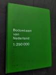 Steur, G.G.L., F. de Vries en C. van Wallenburg - Bodemkaart Nederland 1 : 250 000 en Bodem in beeld