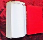 Hooning, Frouck van der - MENSEN ALS WIJ. Dit boek speelt zich af in de 17e eeuw. Het handelt over het doen en laten, leven en werken, liefhebben en bemind worden van m.n. adelijke mensen in die tijd.