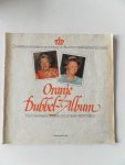 Held, Ad den - Oranje dubbel album De levensverhalen van Juliana en Beatrix naast elkaar in beeld