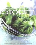 Clerq , Simone de  . & Helene Matze . [ isbn 9789087241032 ]  inv  2316 - Koken met Stoom . ( Meer dan 100 recepten & tips voor een gezonde maaltijd met of zonder de stoomoven . ) Stomen, een oeroude bereidingswijze, is weer helemaal van deze tijd. Steeds meer moderne keukens zijn uitgerust met een ingebouwde stoomoven. -