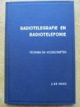 Vries, J. de - RADIOTELEGRAFIE EN RADIOTELEFONIE Leerboek voor kapiteins en stuurlieden van de grote handelsvaart, kleine handelsvaart, grote sleepvaart en de grote zeevisvaart.Techniek en voorschriften.