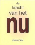 Tolle , Eckhart . [ isbn 9789020282306 ] 4925 - De  Kracht  van  het  Nu . ( Gids voor spirituele verlichting  . ) Tolle's praktische en mystieke boodschap reikt ons transcendente waarheden aan die ons vrij maken. Om de weg te gaan die wordt beschreven in De kracht van het Nu dien je de  -