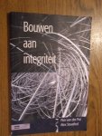 Pol, Pim van der;  Straathof, Alex - Bouwen aan integriteit