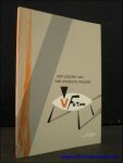 COMPERNOLLE, Lieve en VAN REGENMORTEL, Eva; - V-Form een pionier van het moderne meubel