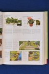 Brickell, Christopher - Encyclopedie van het Tuinieren, Een Allesomvattend Naslagwerk over Tuinieren, van de Aanleg en het Onderhoud van de Tuin tot het Kweken van Bomen, Heesters, Planten, Groenten en Fruit (5 foto's)