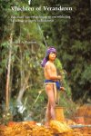 Persoon, Gerard A. - Vluchten of veranderen. Processen van verandering en ontwikkeling bij tribale groepen in Indonesie.