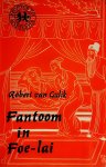 Gulik , Robert van . [ isbn X ] 1922 - Rechter Tie . ( Fantoom in Foe - Lai . ) Foe-Lai een havenstad in de provincie Shantoeng, is een sober oord van mist en nevel waarover vreemde verhalen de ronde doen. En er is een dode te betreuren,een rechter nog wel. -