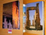 A. Bakhtiar (foto's), F. Ghani (samenstelling) - Iran the ancient land [with slipcase]