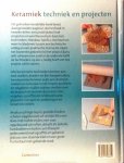 Mattison , Steve . [ ISBN 9789021328614 ]  1110 - Keramiek . ( Techniek en projecten . )  Dit gebruiksvriendelijke boek bevat doorgesneden pagina's die het boek in tweeën delen : Een praktijk deel met projecten en een theoretisch deel met technieken . Hierdoor hoeft u niet heen en weer te bladeren