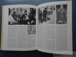 Weber-Kellermann, Ingeborg. - Die Kindheit. Kleidung und Wohnen, Arbeit und Spiel, eine Kulturgeschichte.